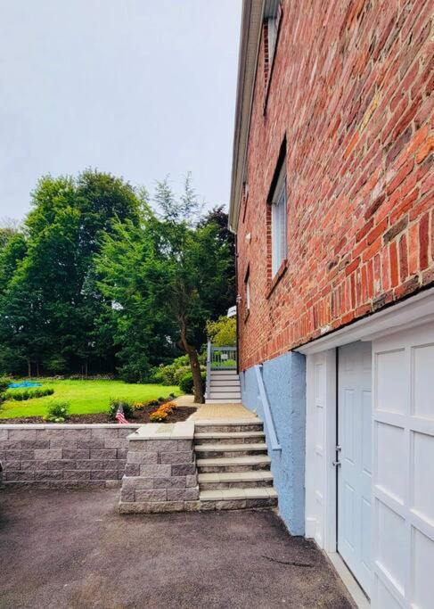 Unique & Peaceful Boston Home Exterior foto